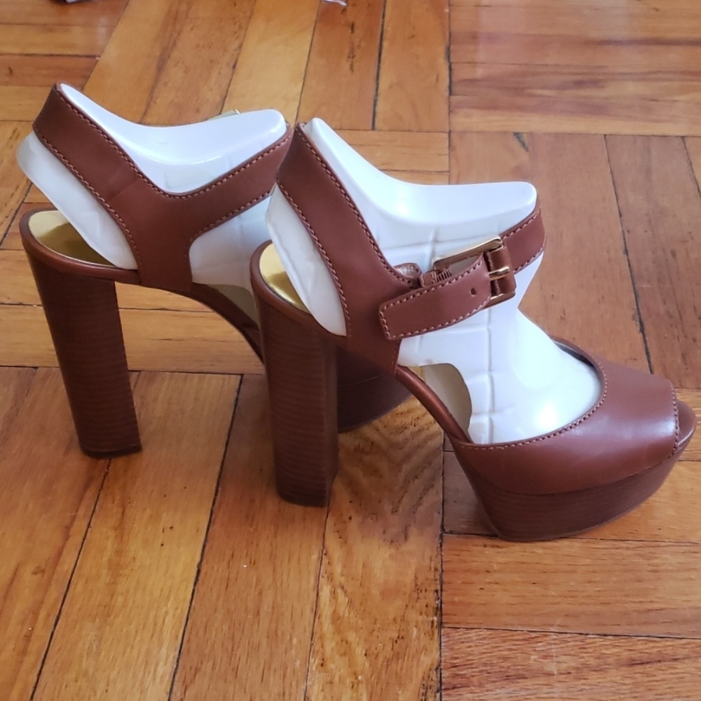 Micheal Kors Platform  5" block heel